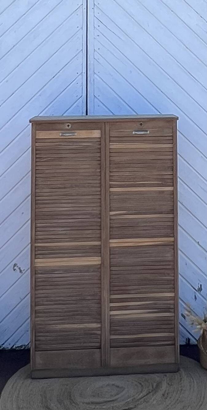 Double curtain filing cabinet