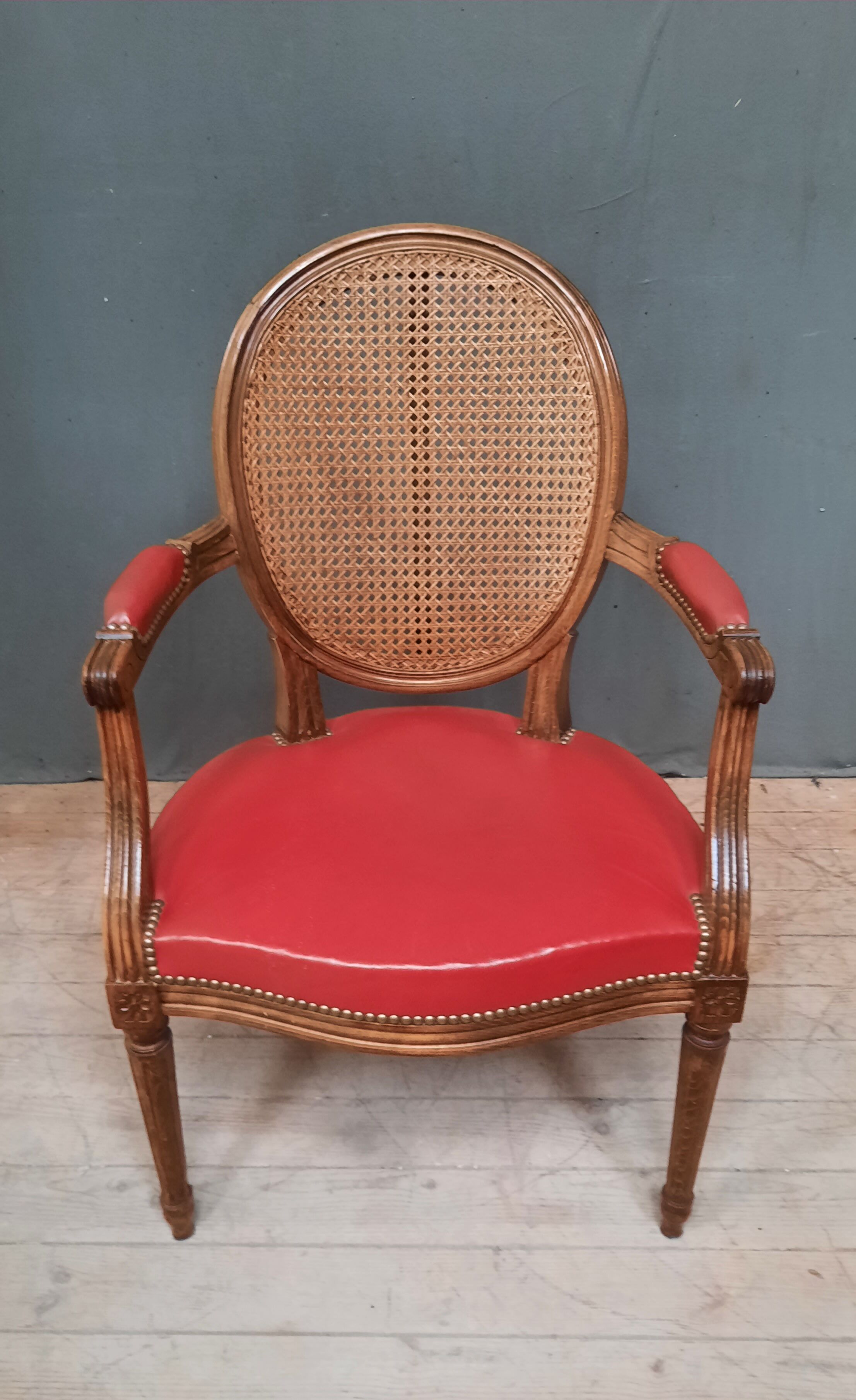 Medaillon armchair, style Louis XVI