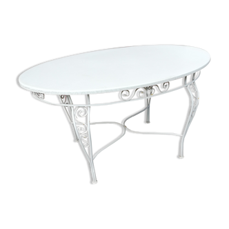 Oval garden table