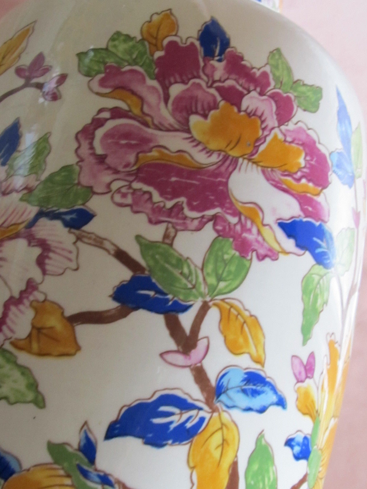 Earthenware vase decorated with peony