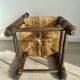 Chaise basse, de cheminée vintage style Charles Dudouyt en bois et paille