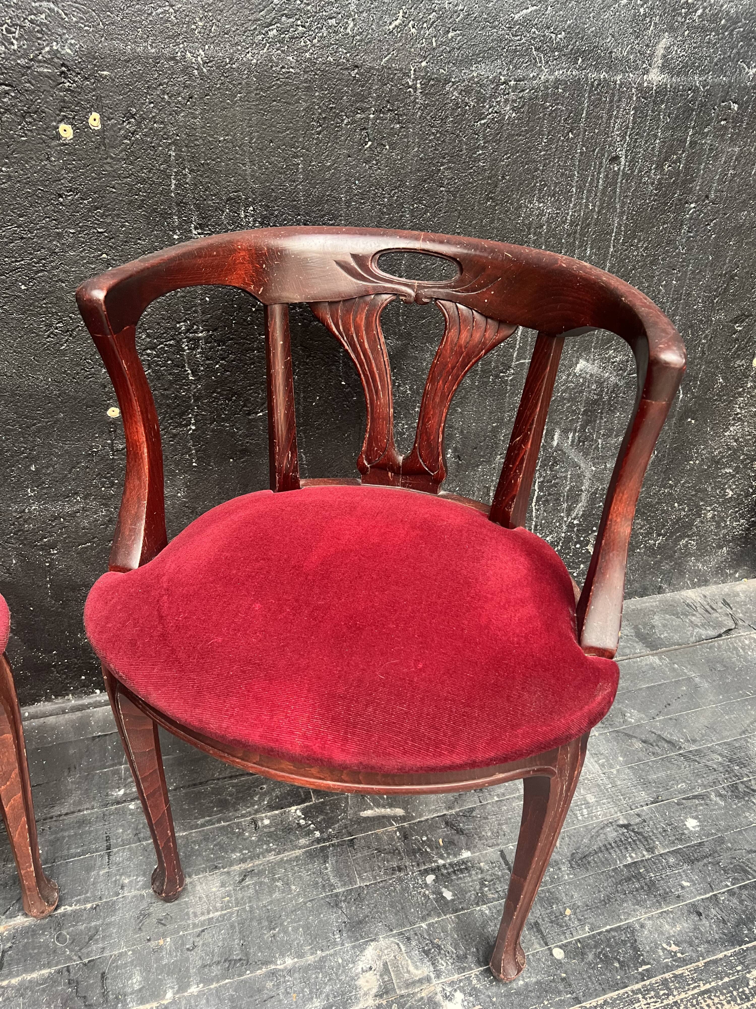 Paire de fauteuils de style art nouveau