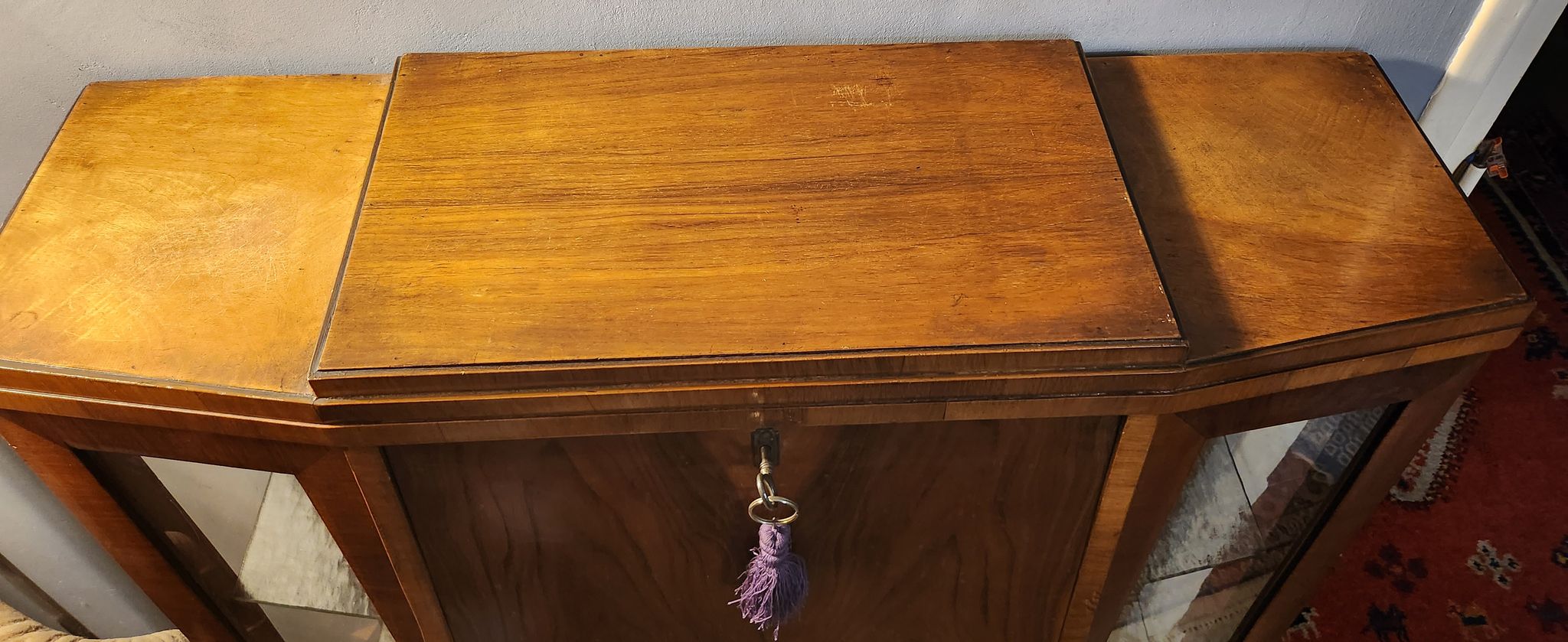 Art deco showcase bar furniture in rosewood veneer. 1930s.