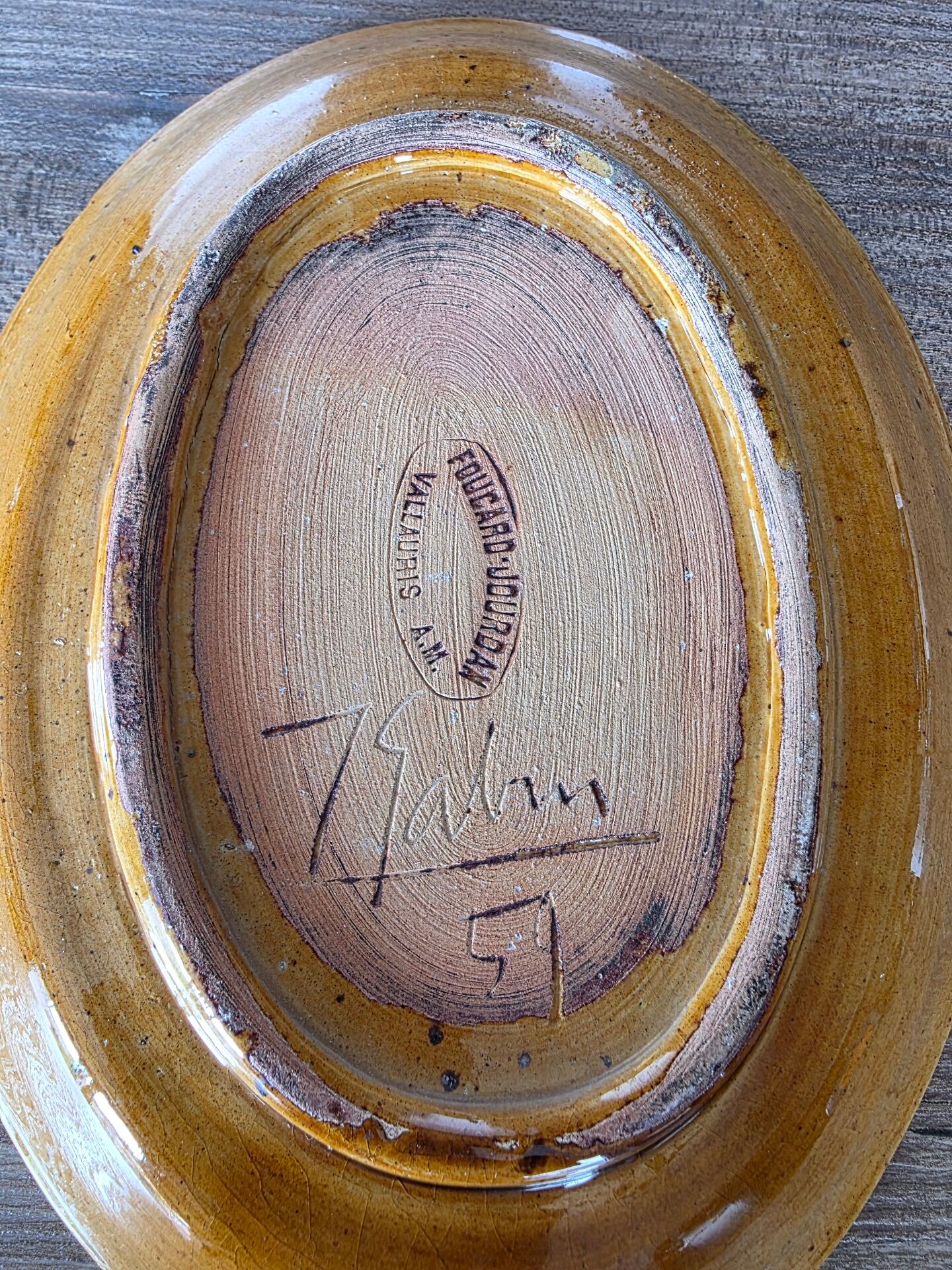Empty pocket bowl Vallauris Foucard-Jourdan 1959 Incised profile decoration