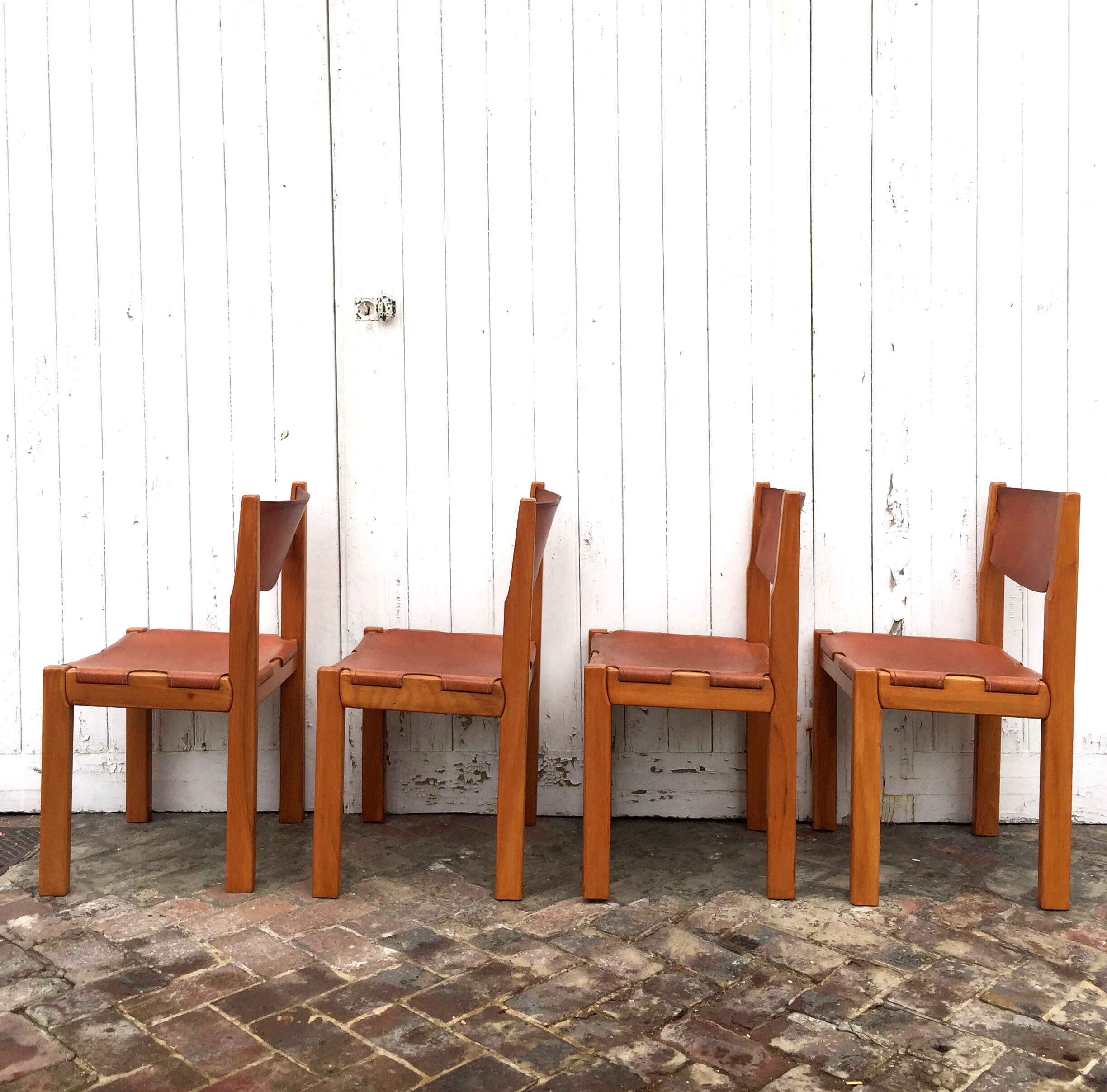Set de 4 chaises en orme et cuir