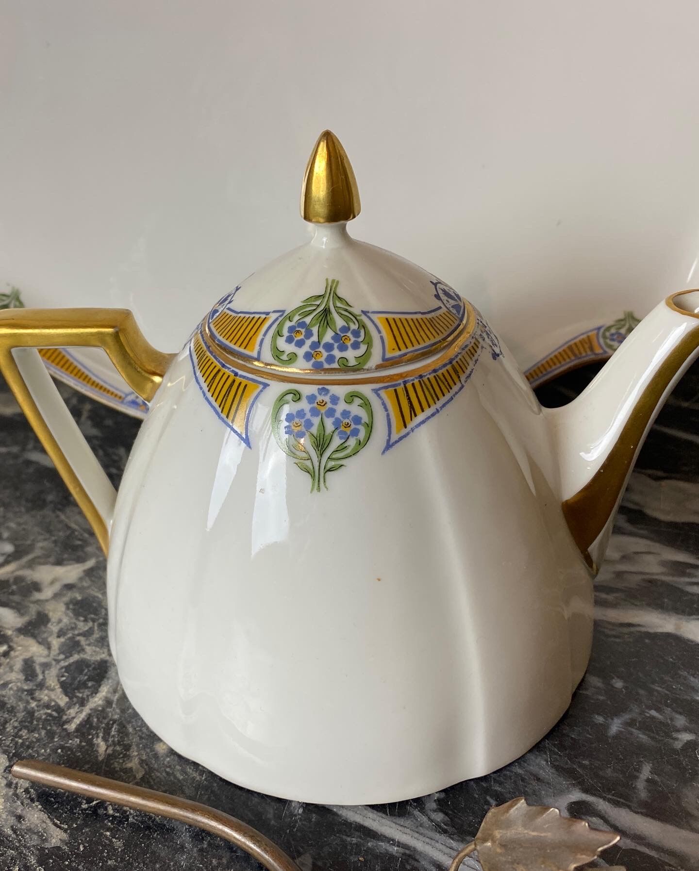 Teapot in porcelain of Limoges "forget-me-nots" old