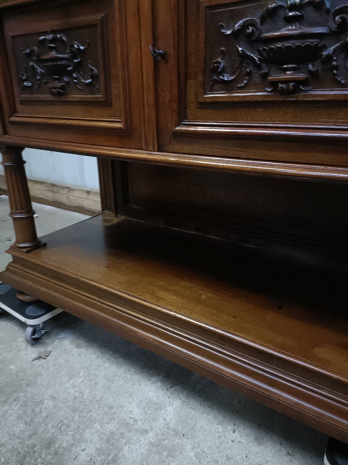 Solid walnut sideboard, Henri II style, Renaissance, with pink and white marble top