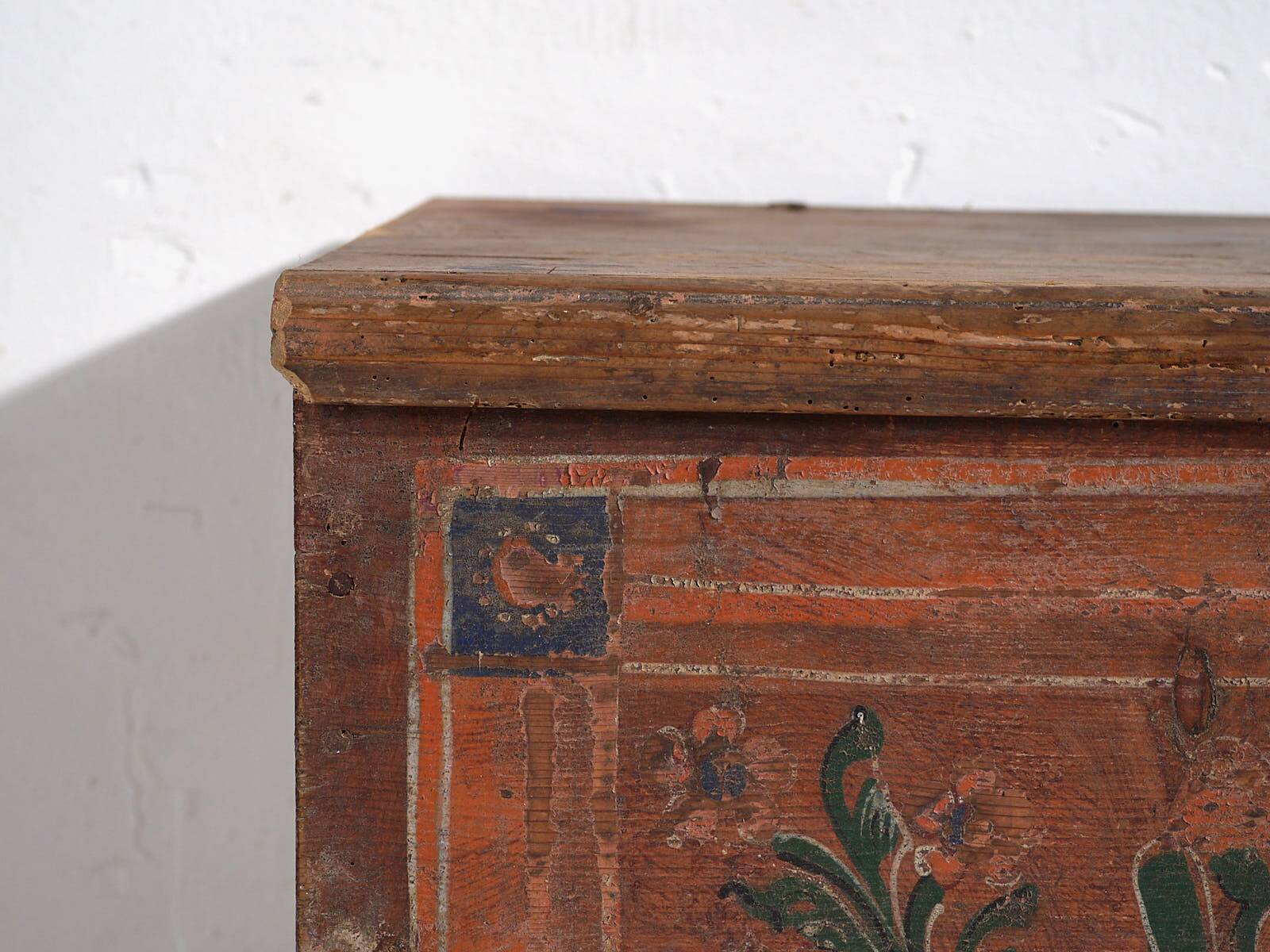 Antique trunk with floral motifs (c.1920) #24