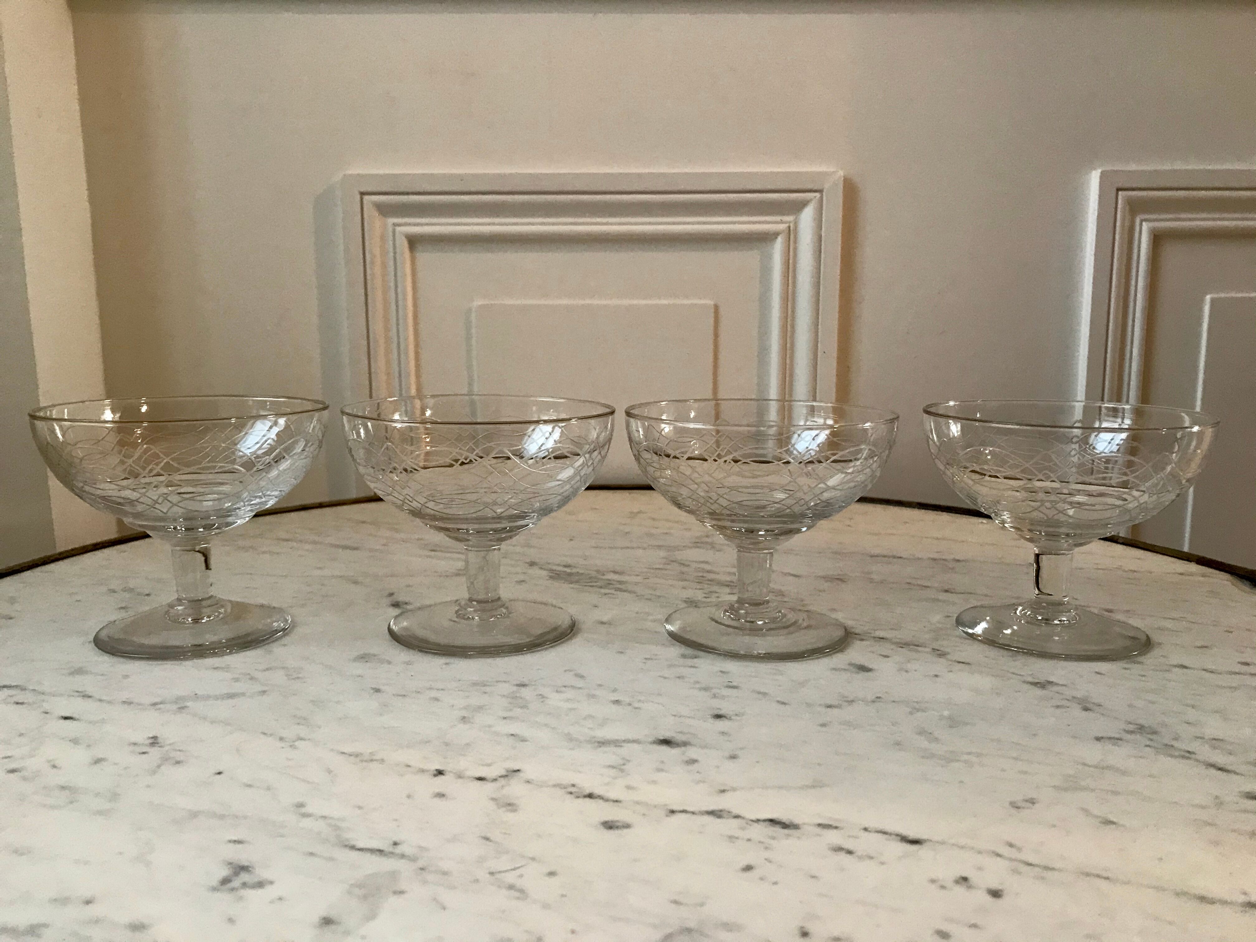 Set of 4 wide glasses of champagne in crystalline 60s