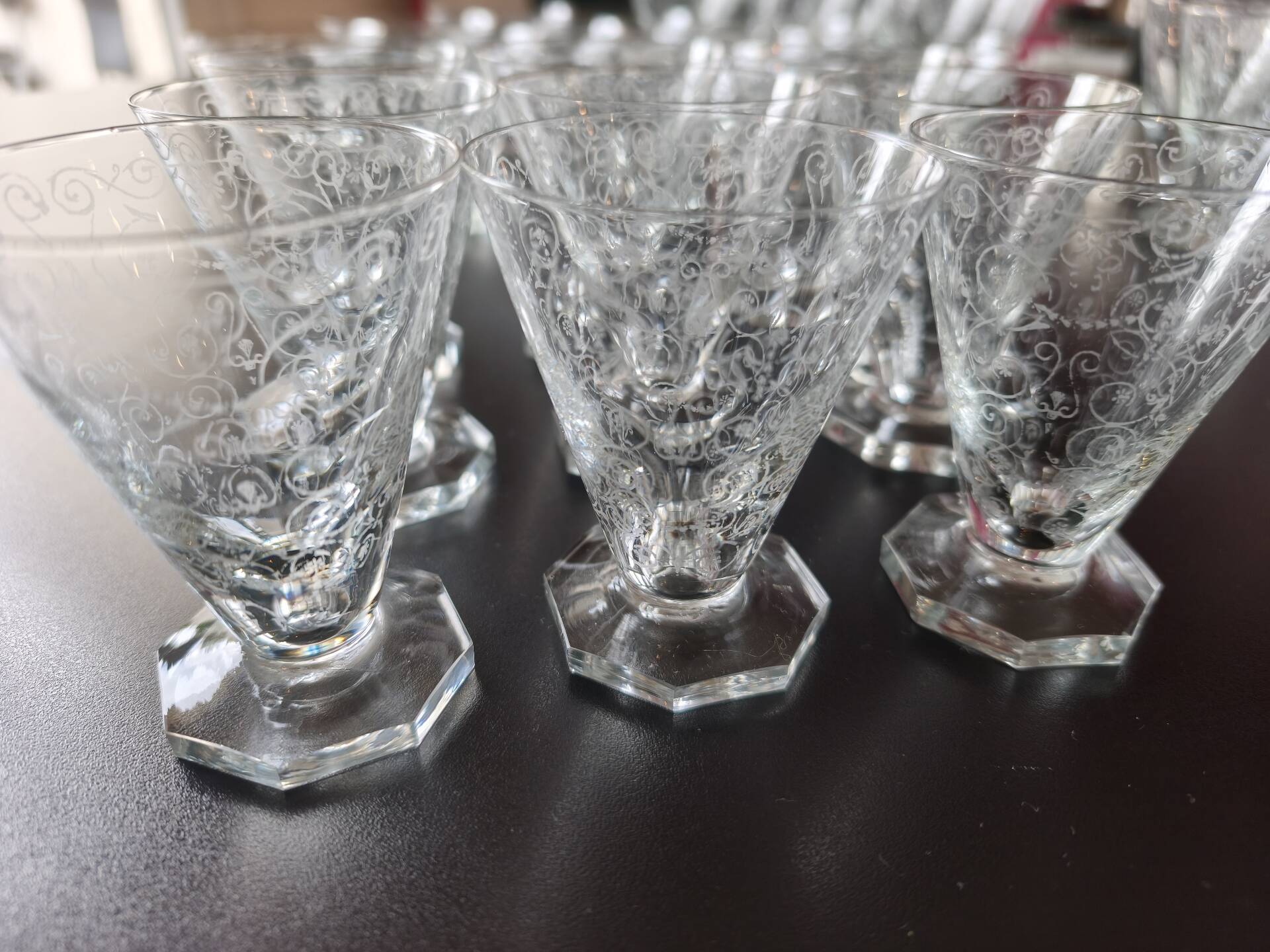 Lot de 34 magnifiques verres en cristal Baccarat