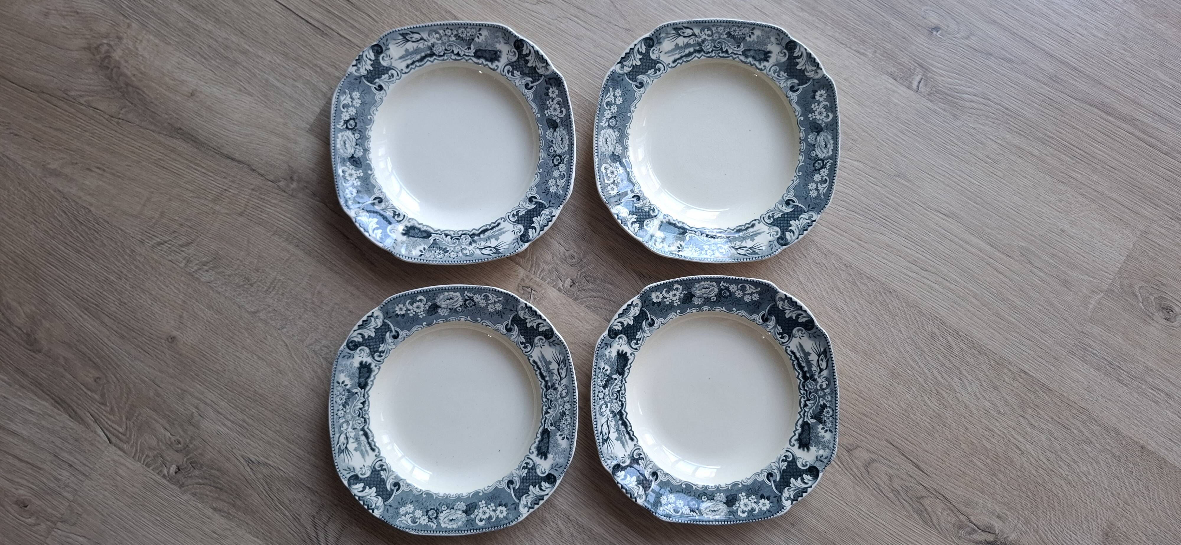 4 large Victoria Maestricht plates