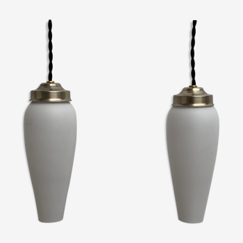 Paire de suspensions en opaline vintage