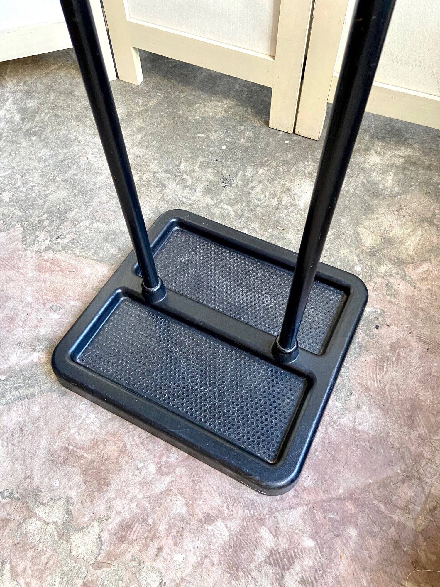 Porte-manteaux 8 patères en métal et plastique noir par Jean-Pierre Vitrac pour Manade, années 1970