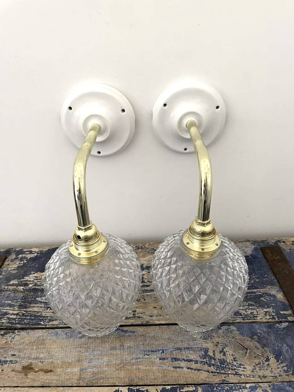 Paire d’appliques murales en verre ciselé