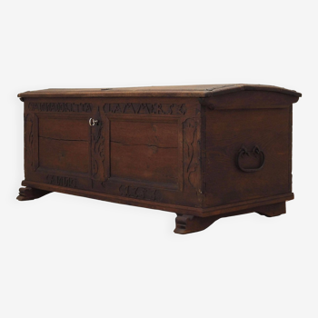 Oak chest, Scandinavian design, 18th century