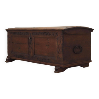 Oak chest, Scandinavian design, 18th century