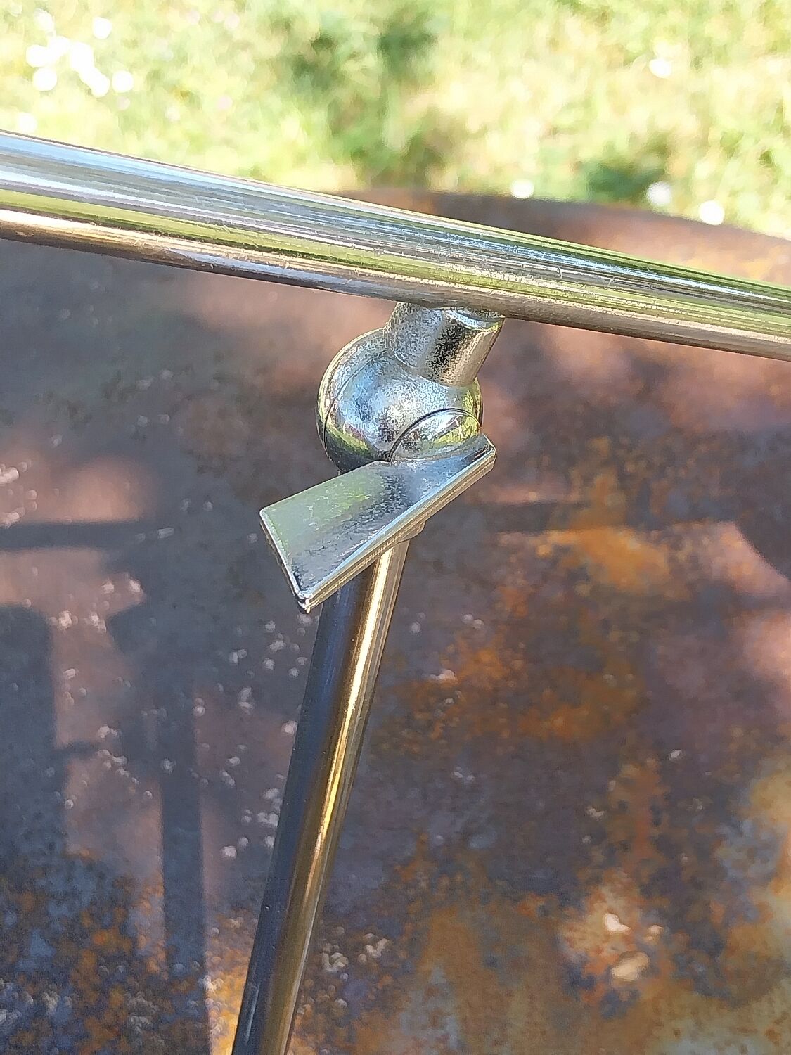 Articulated desk lamp