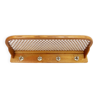 Wall coat rack with shelf