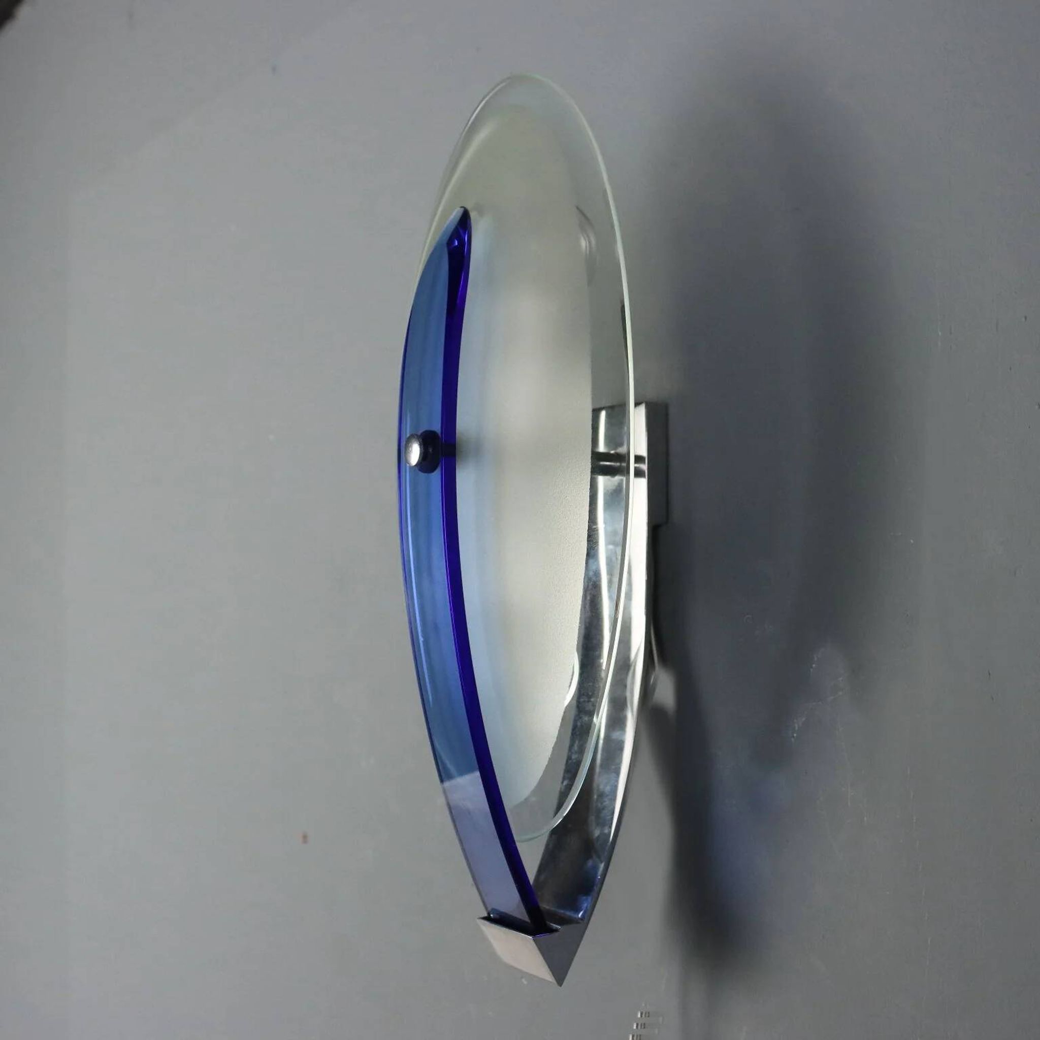 Vintage wall light in glass and metal, Italian design, 1960s.
