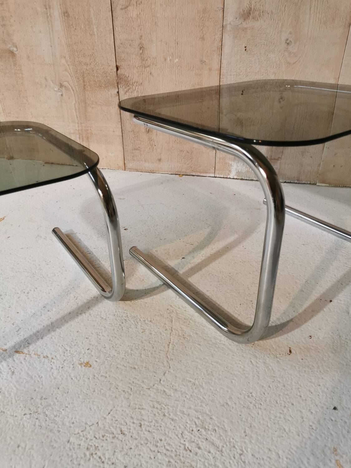 2 nesting tables in glass and chrome metal