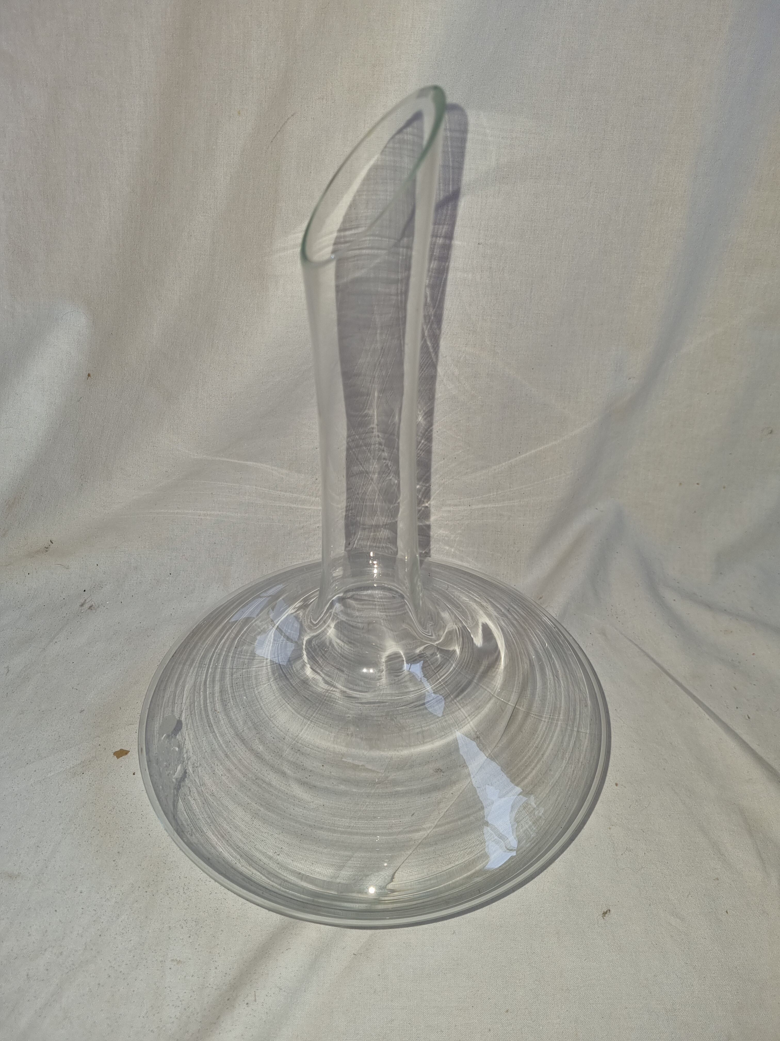 Carafe to decant the wine