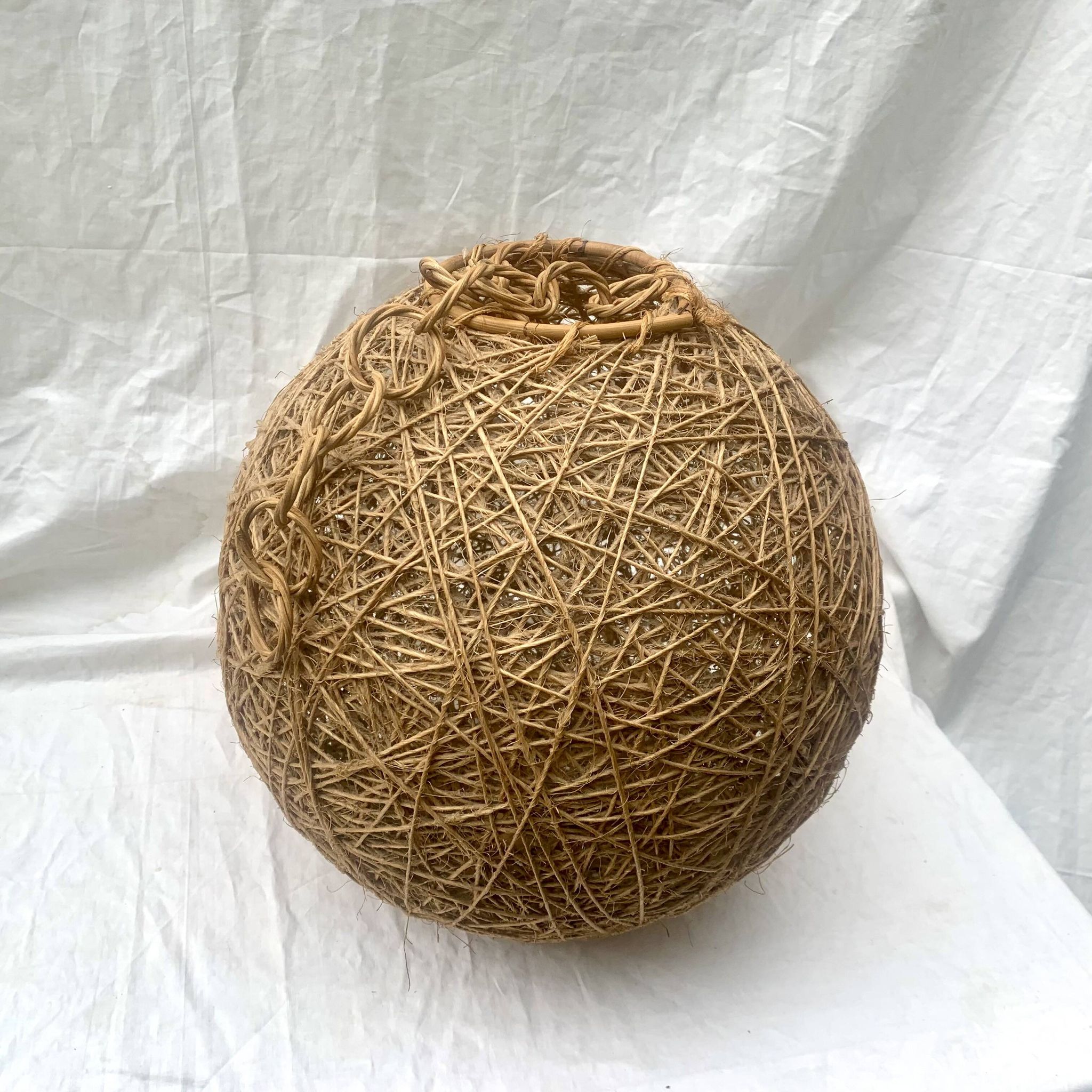 Suspension boule vintage en corde et rotin - 36 cm