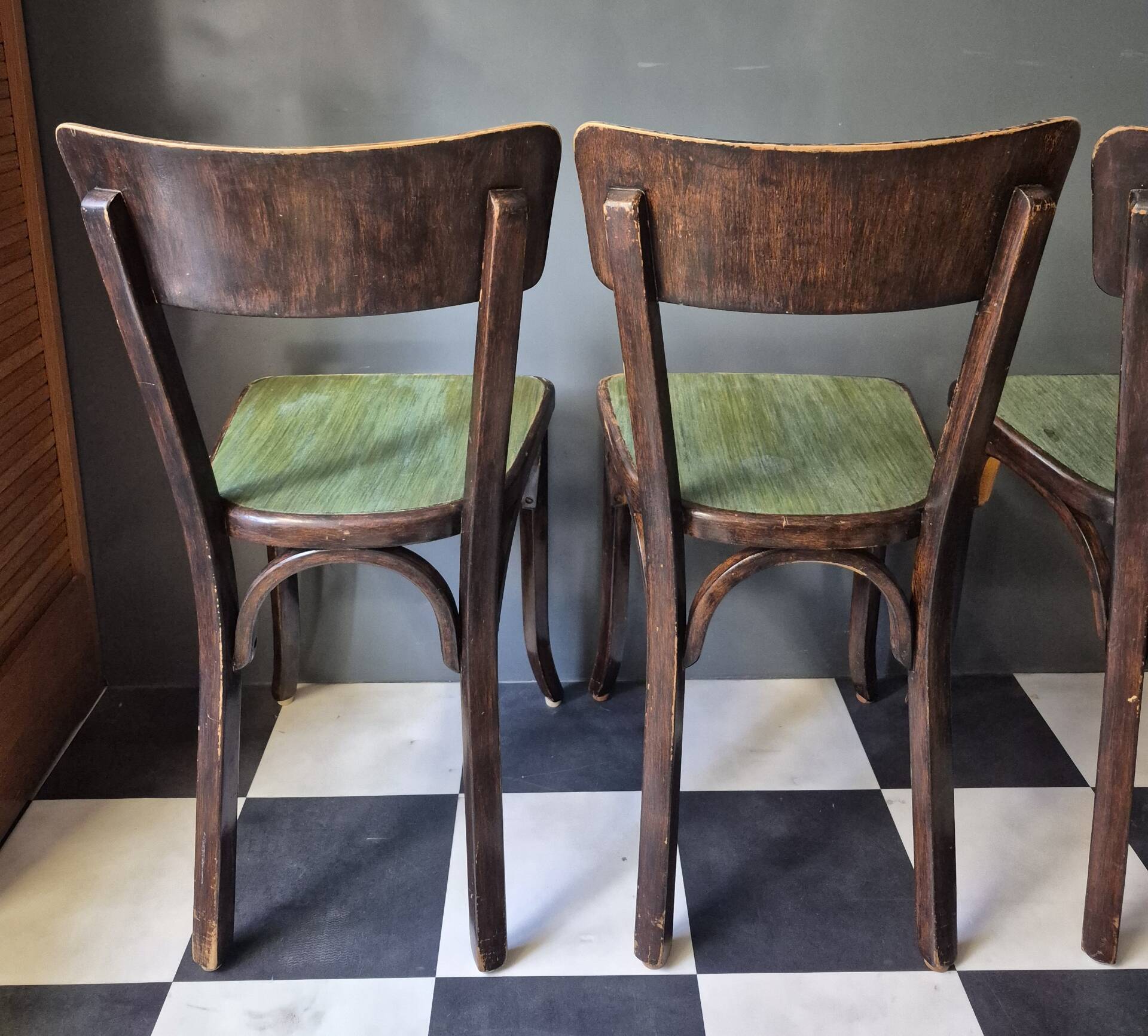 Suite de 4 anciennes chaises Bistrot Baumann Vintage Année 50