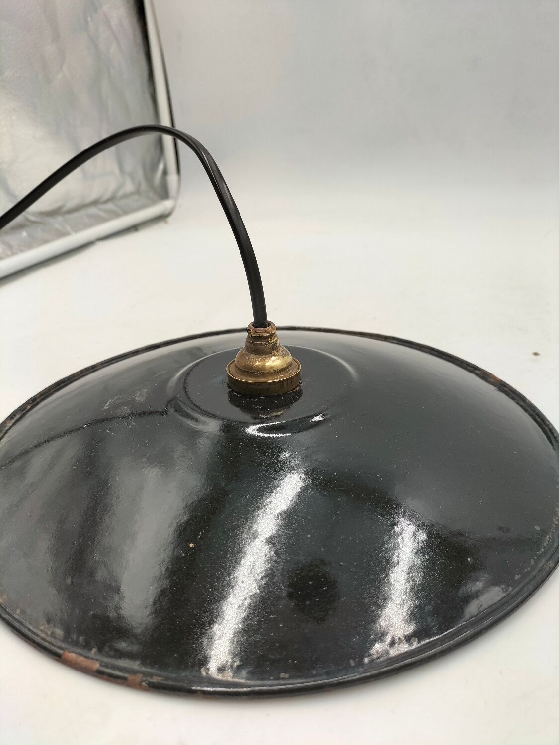 2 suspensions en tôles émaillées