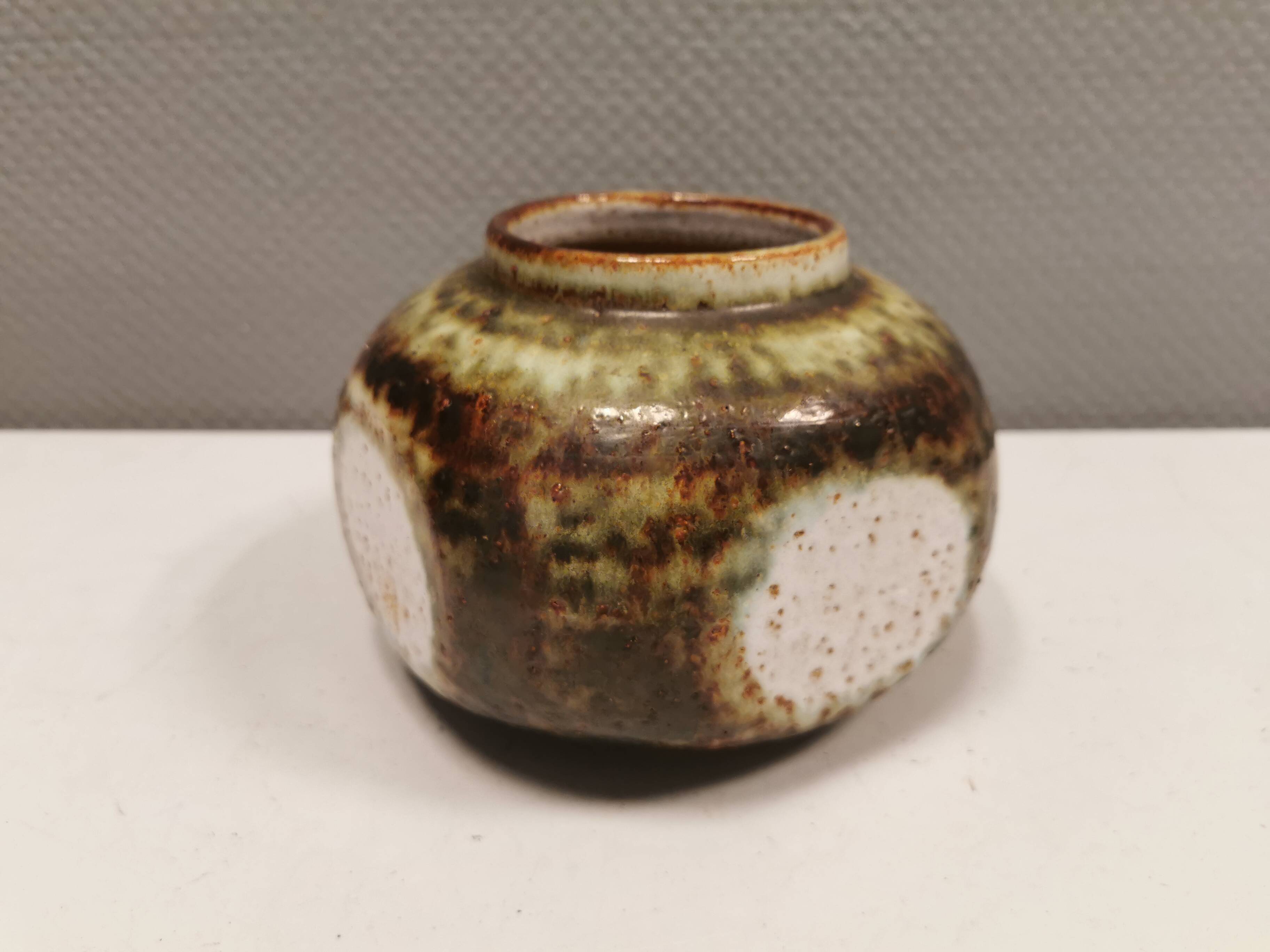 Beautiful vase from Danish Kingo Ceramics (Signature KK) 1980s. signed on the bottom.