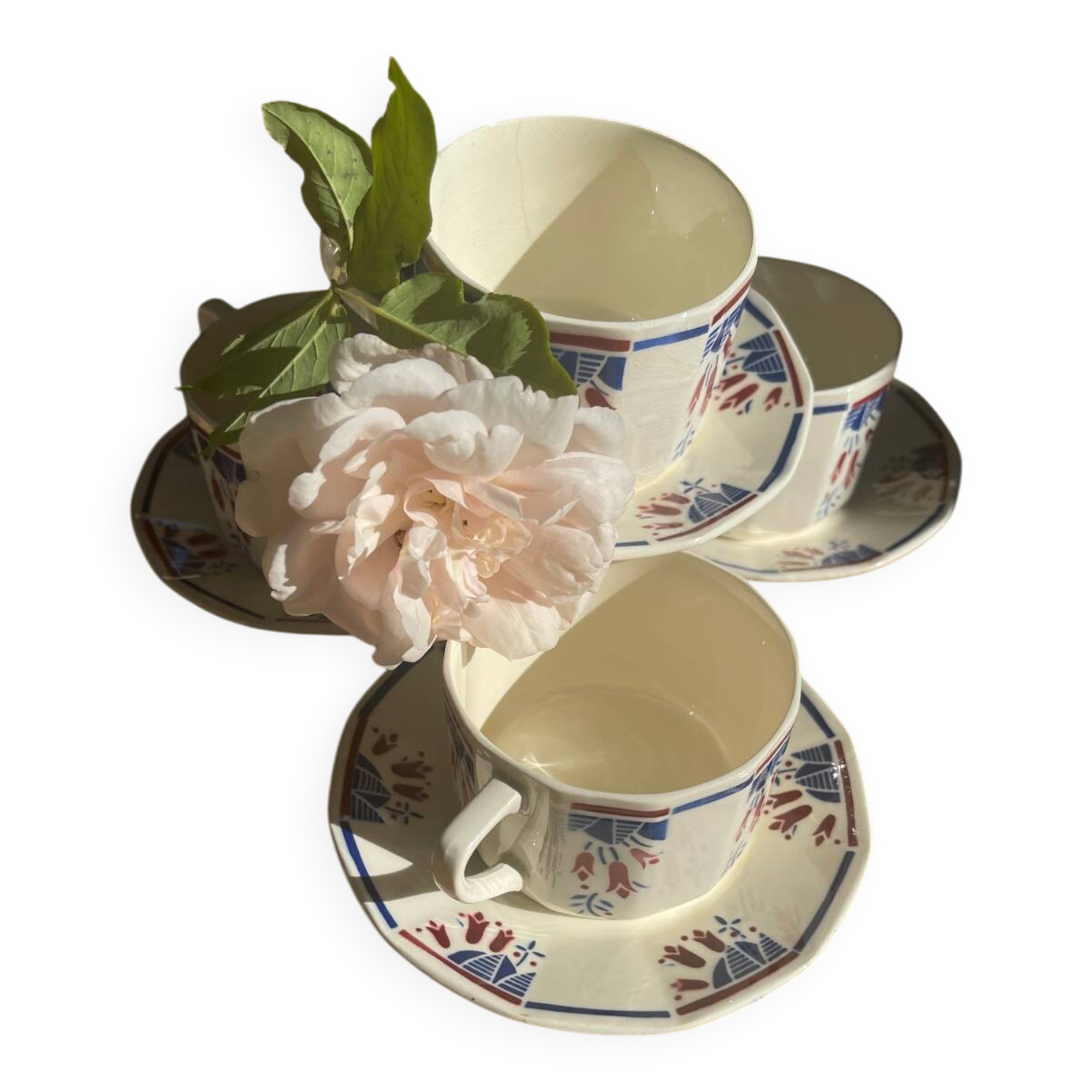 Tasses et soucoupes art déco Badonviller motif « tulipes «