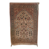 Fine wool and silk carpet