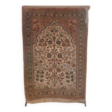 Fine wool and silk carpet