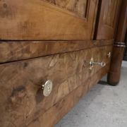 Armoire à placage de loupe