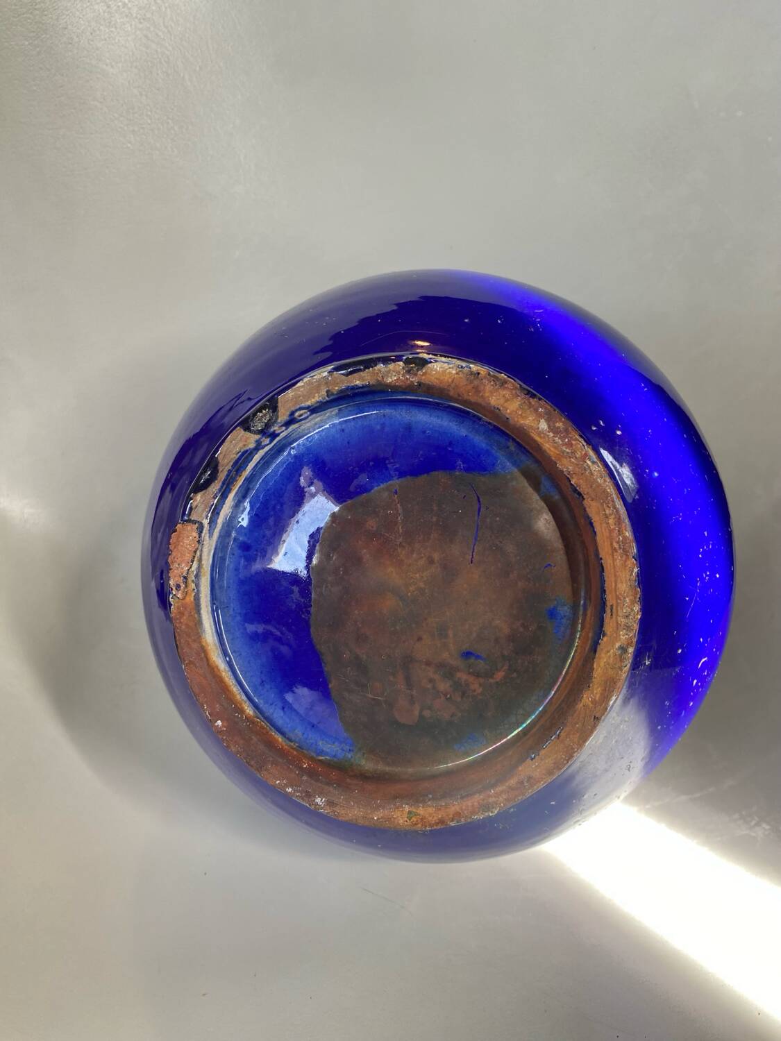 Vase boule bleu cobalt émaillé vintage