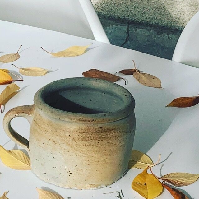 Pot cover with vintage sandstone handle