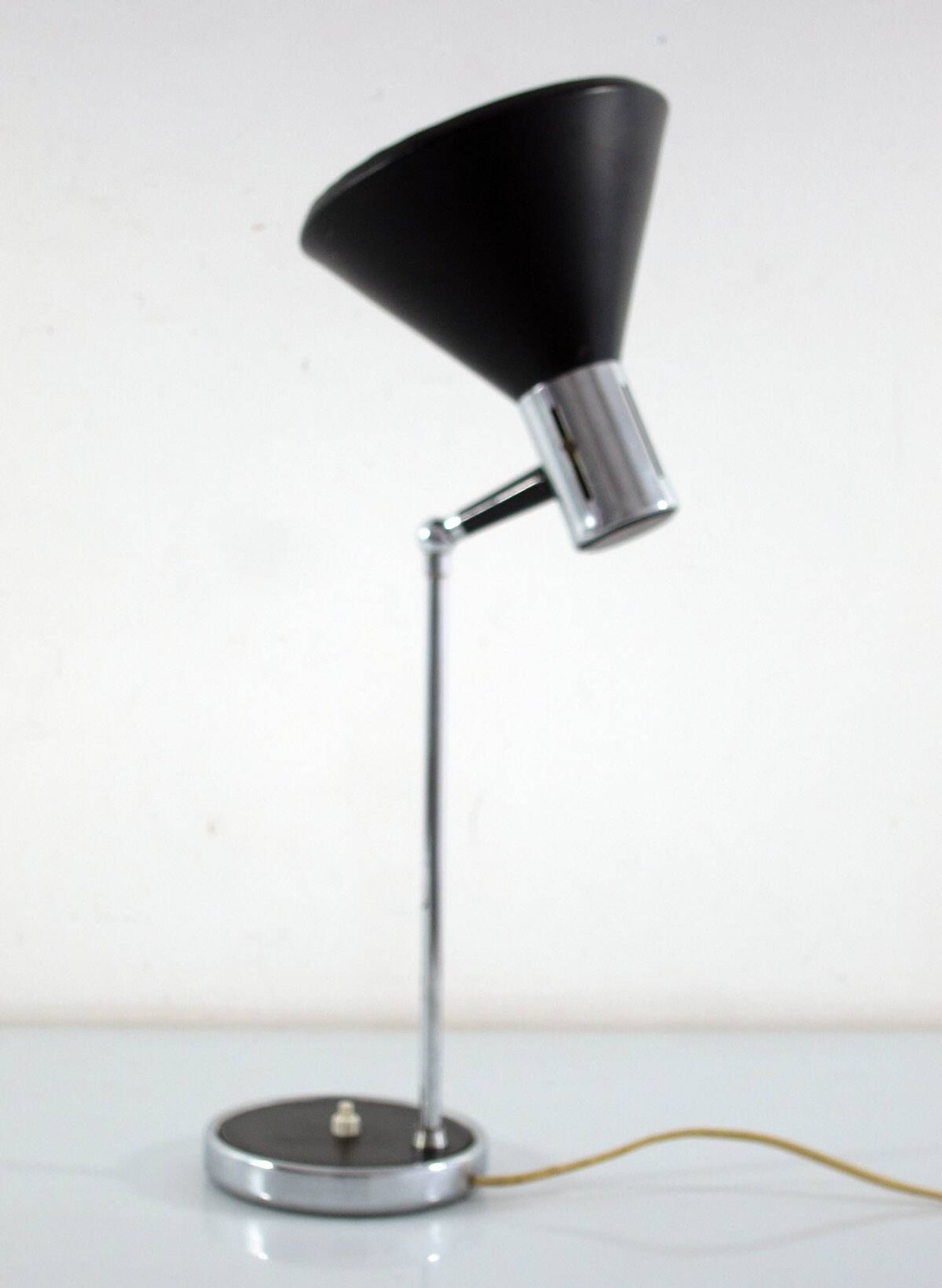 Lampe de bureau italienne des années 60, chrome et noir.