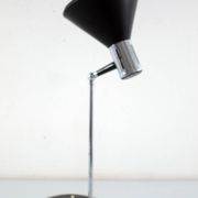 Lampe de bureau italienne des années 60, chrome et noir.