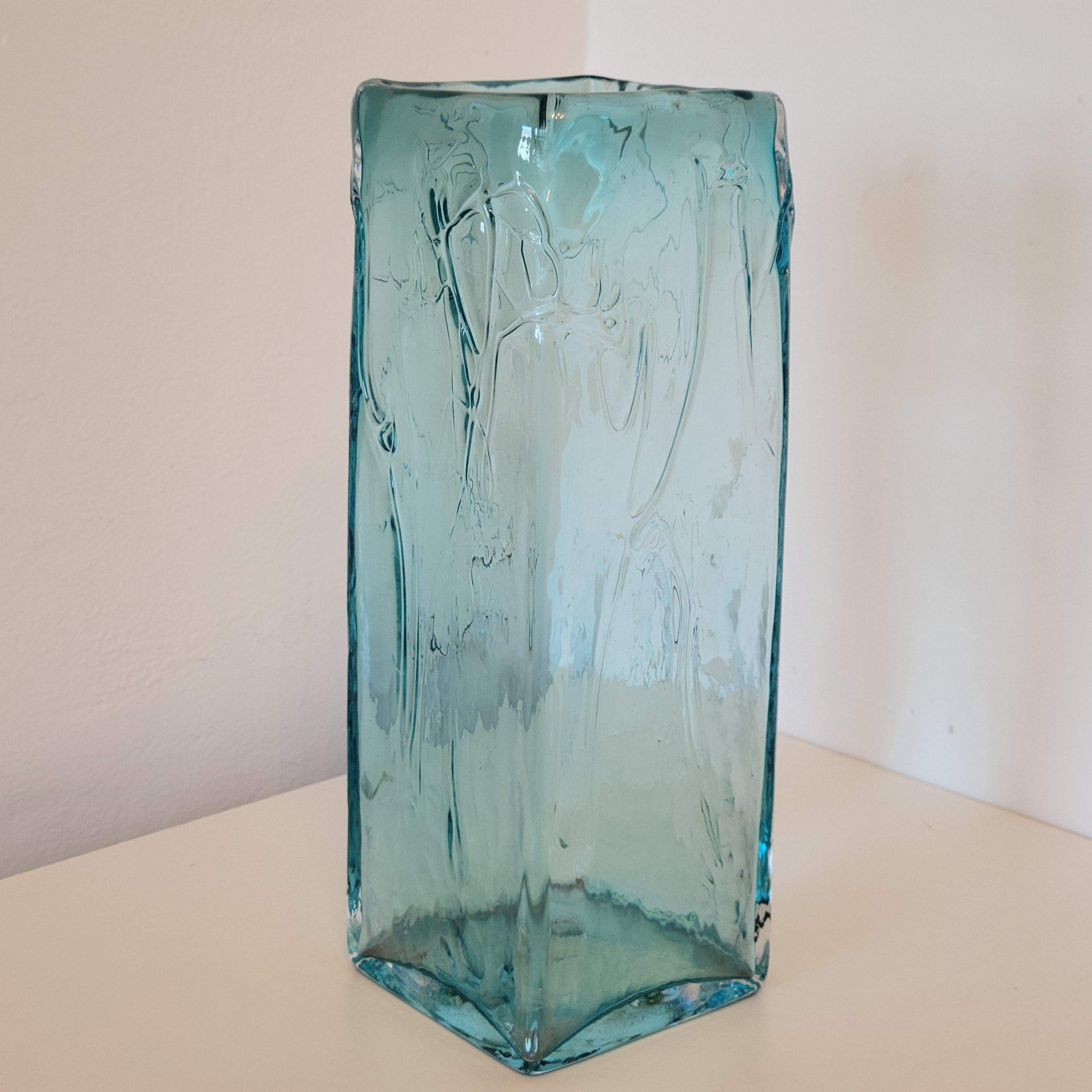 Régis Anchuelo blue glass vase contemporary art