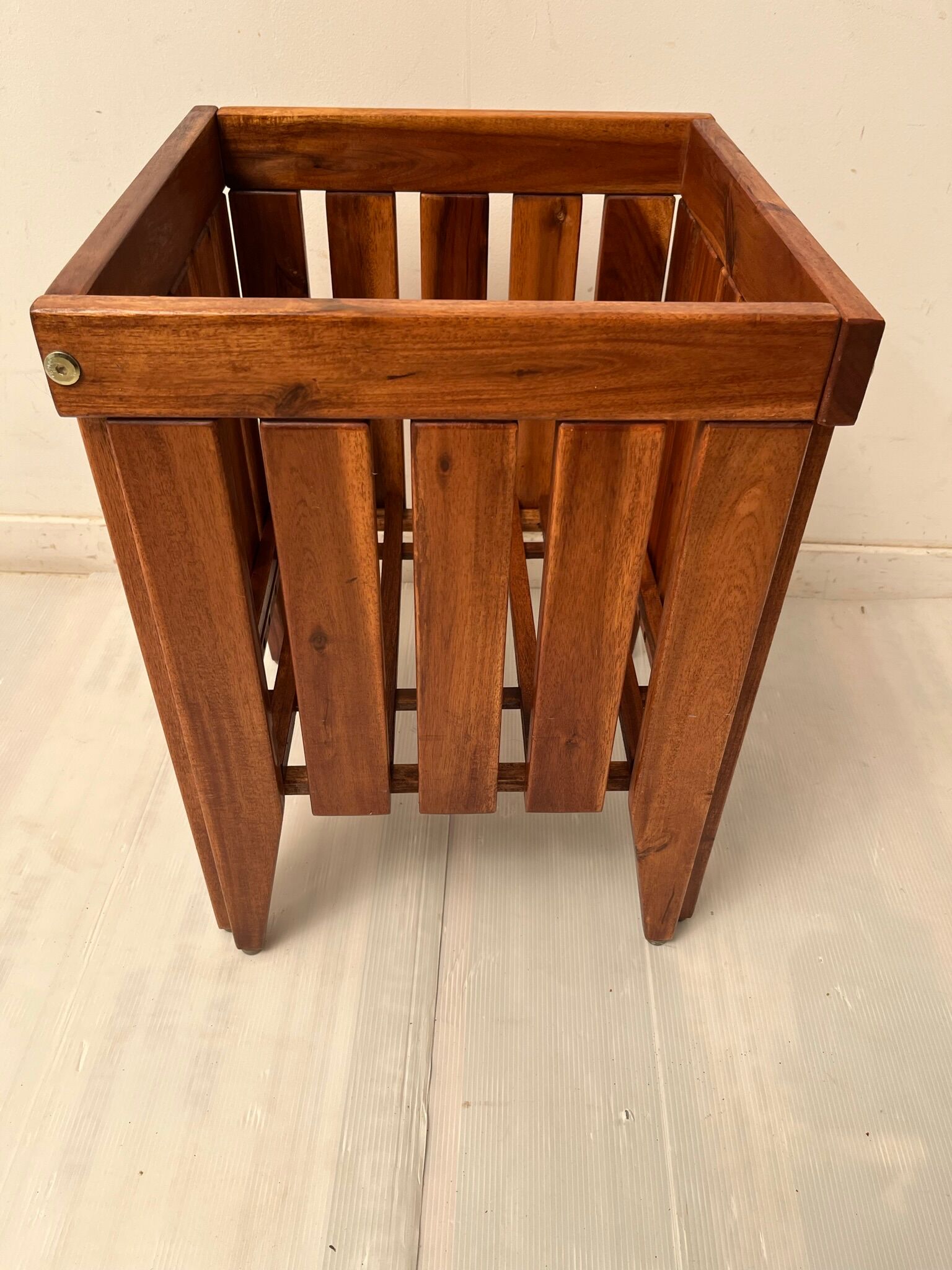 Tabouret, panier linge vintage en bois