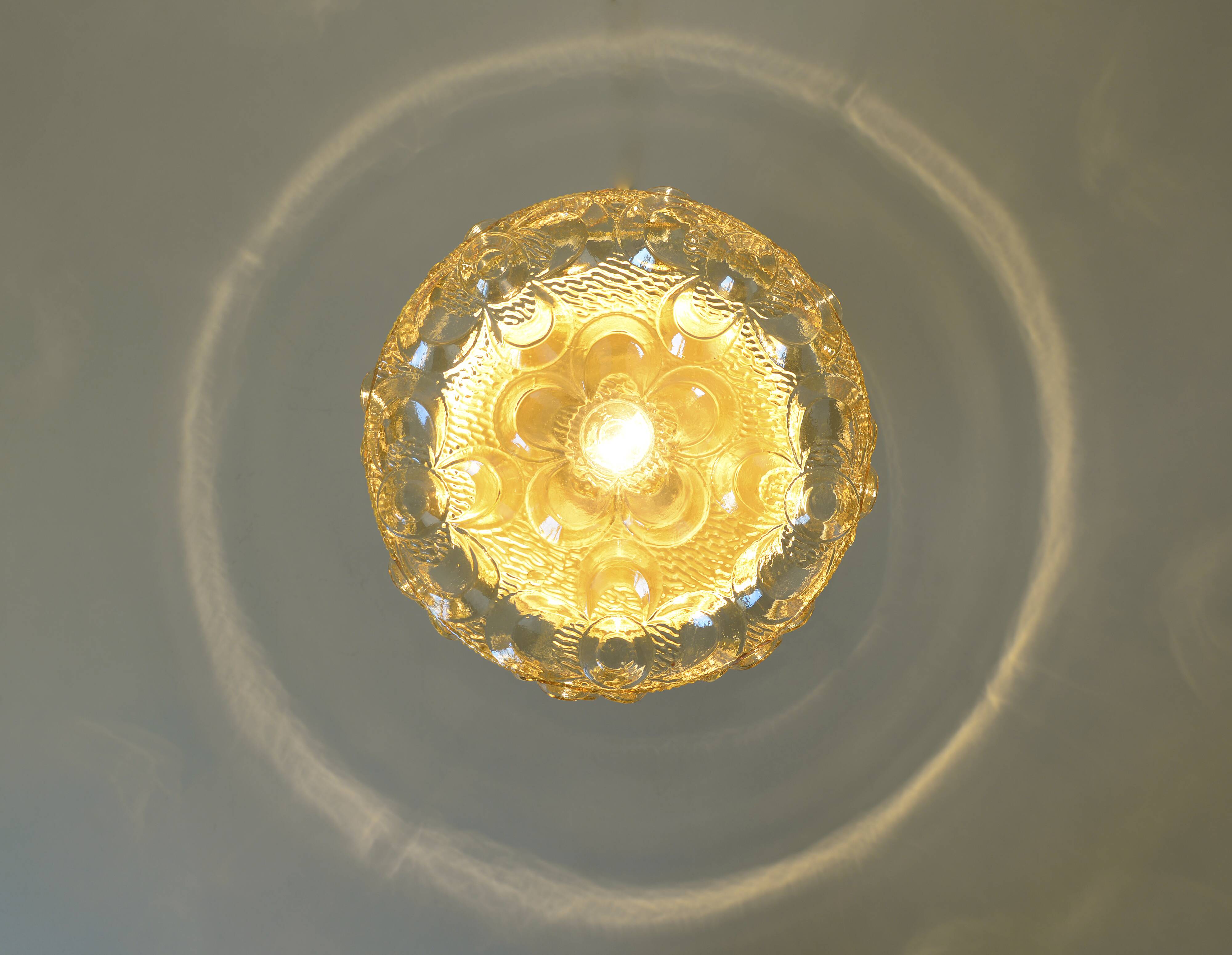 Plafonnier vintage en verre ambré