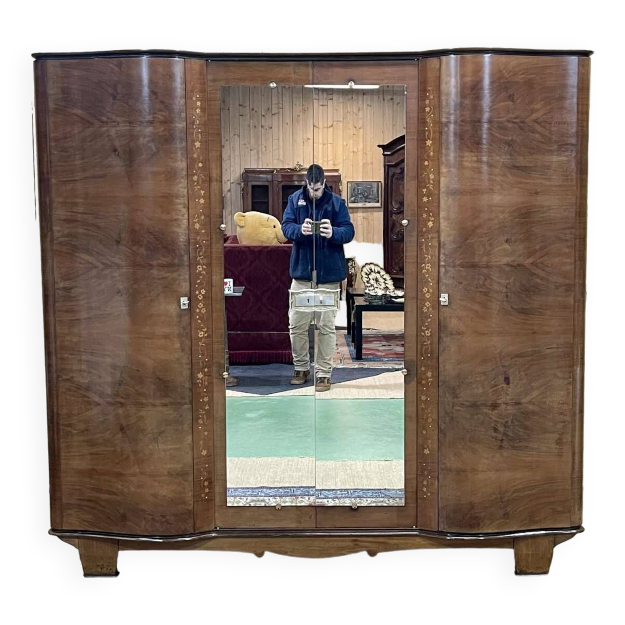 Art Deco bedroom wardrobe in walnut burl, made in the 1940s
