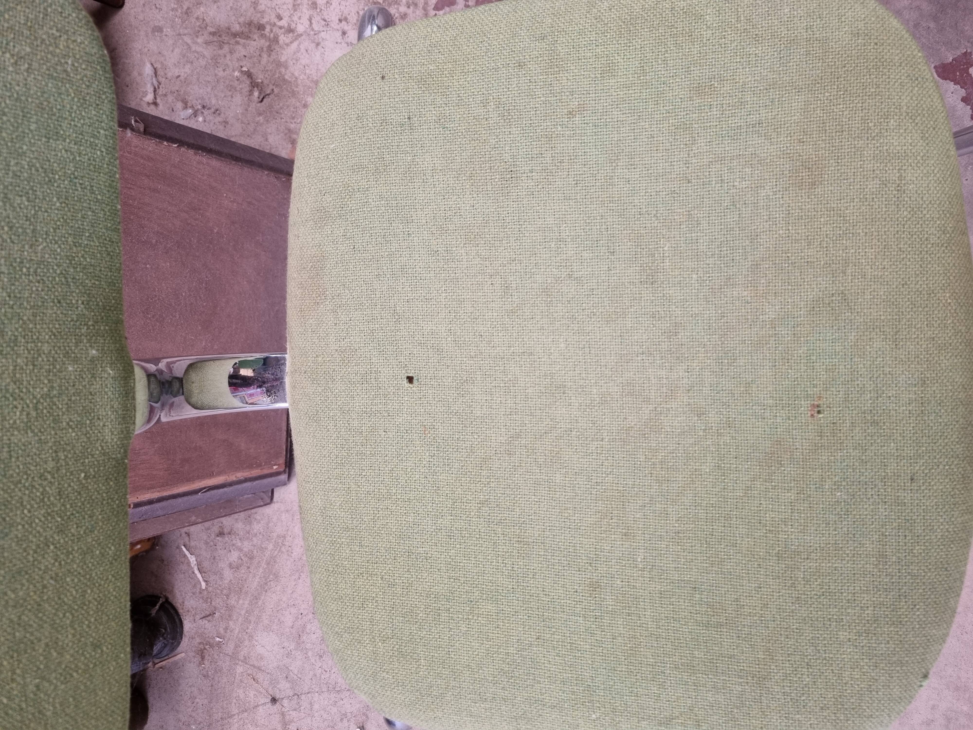 Set of 4 1970s Strafor-steelcase chairs