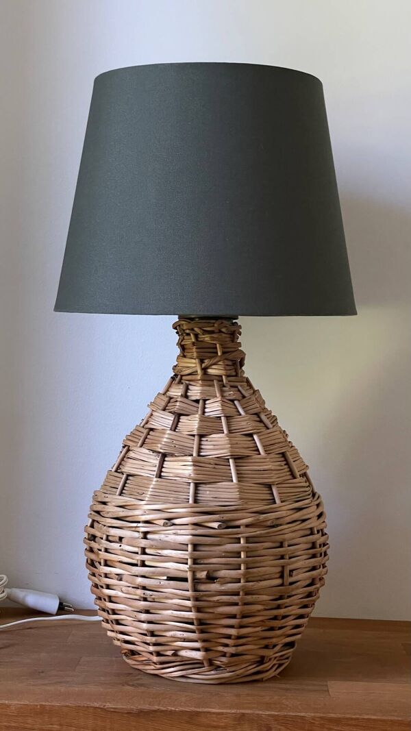 Lampe Dame Jeanne rotin vintage