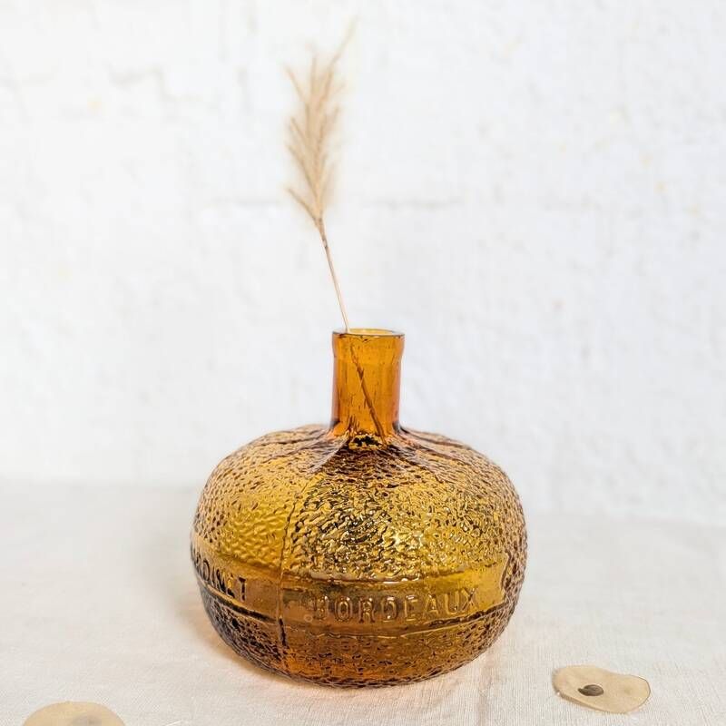 Bouteille en verre ambré texturé forme orange