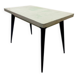 Table métallique