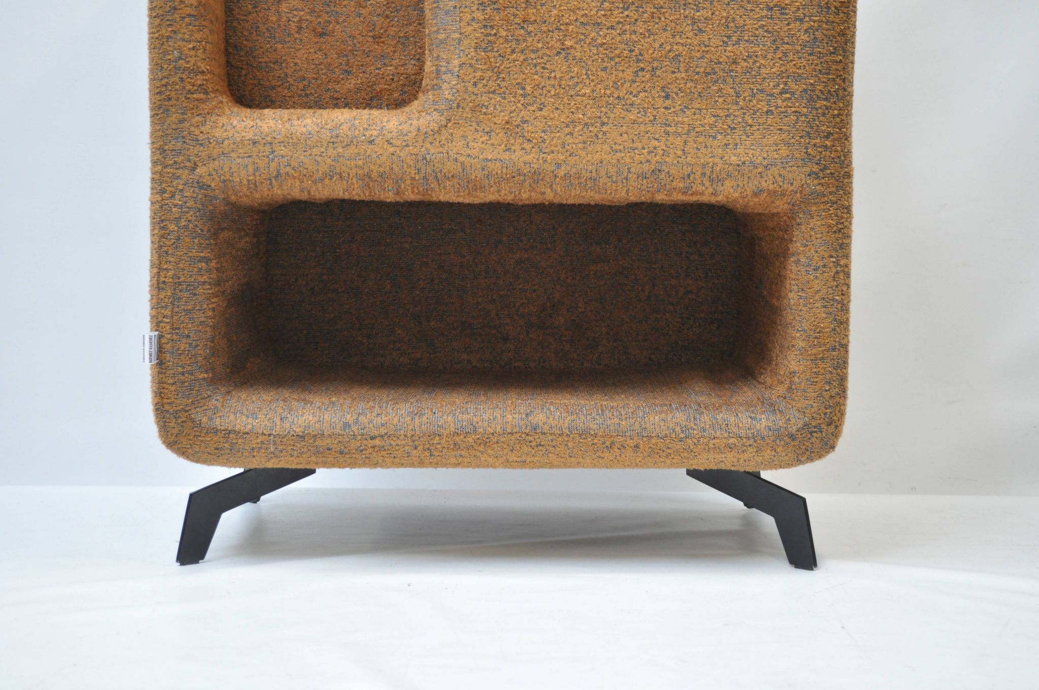 Cabinet — un objet de rangement sculptural fait à la main par Zachte Zaken.