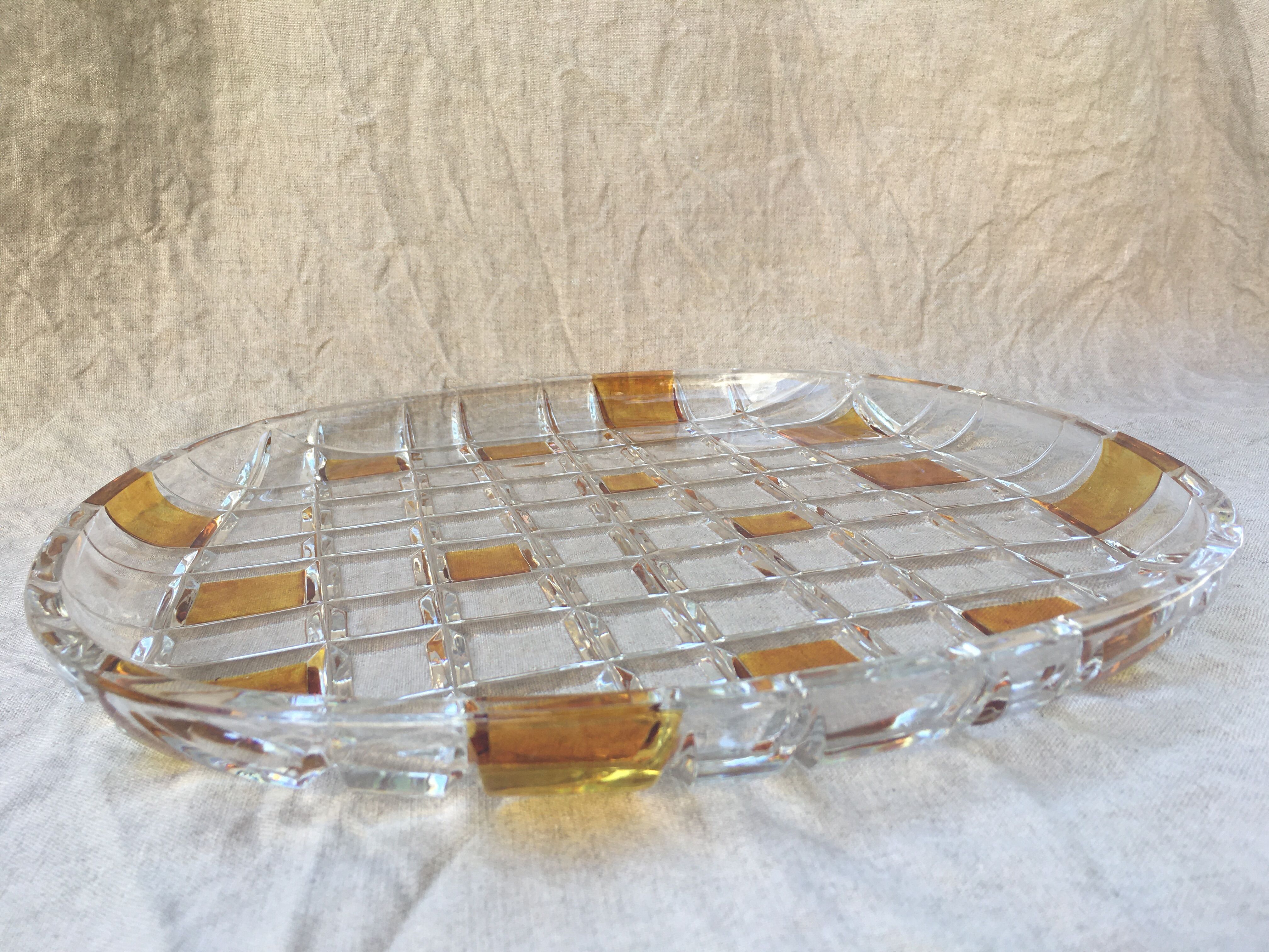 Round crystal dish