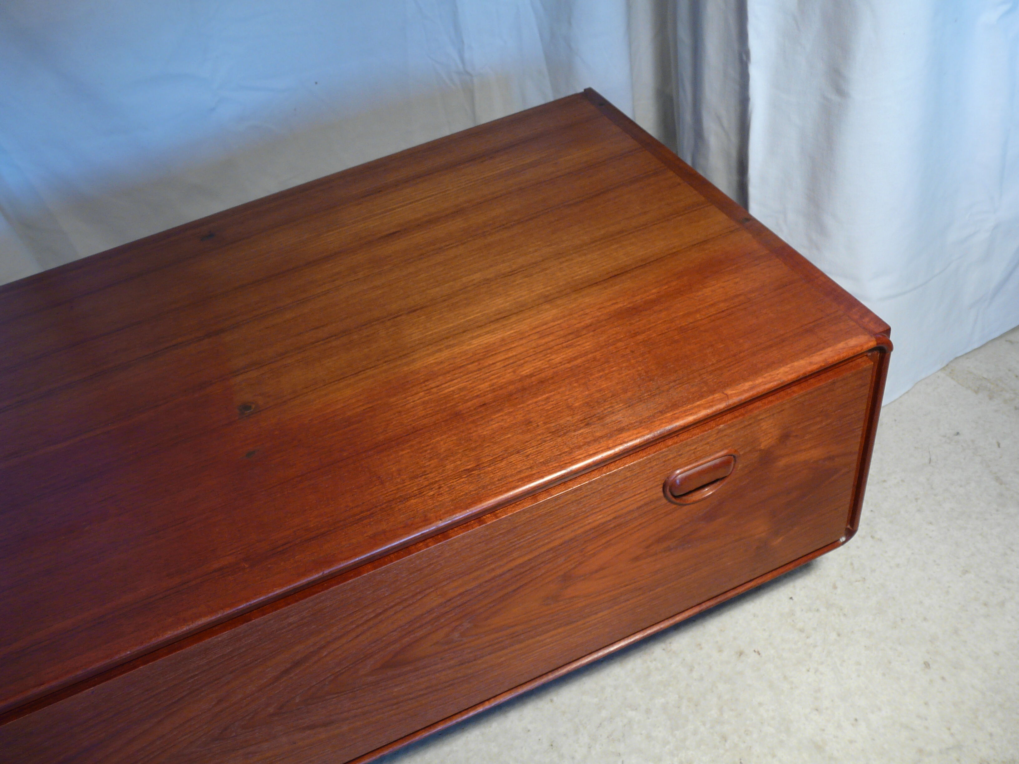 Scandinavian teak bass row