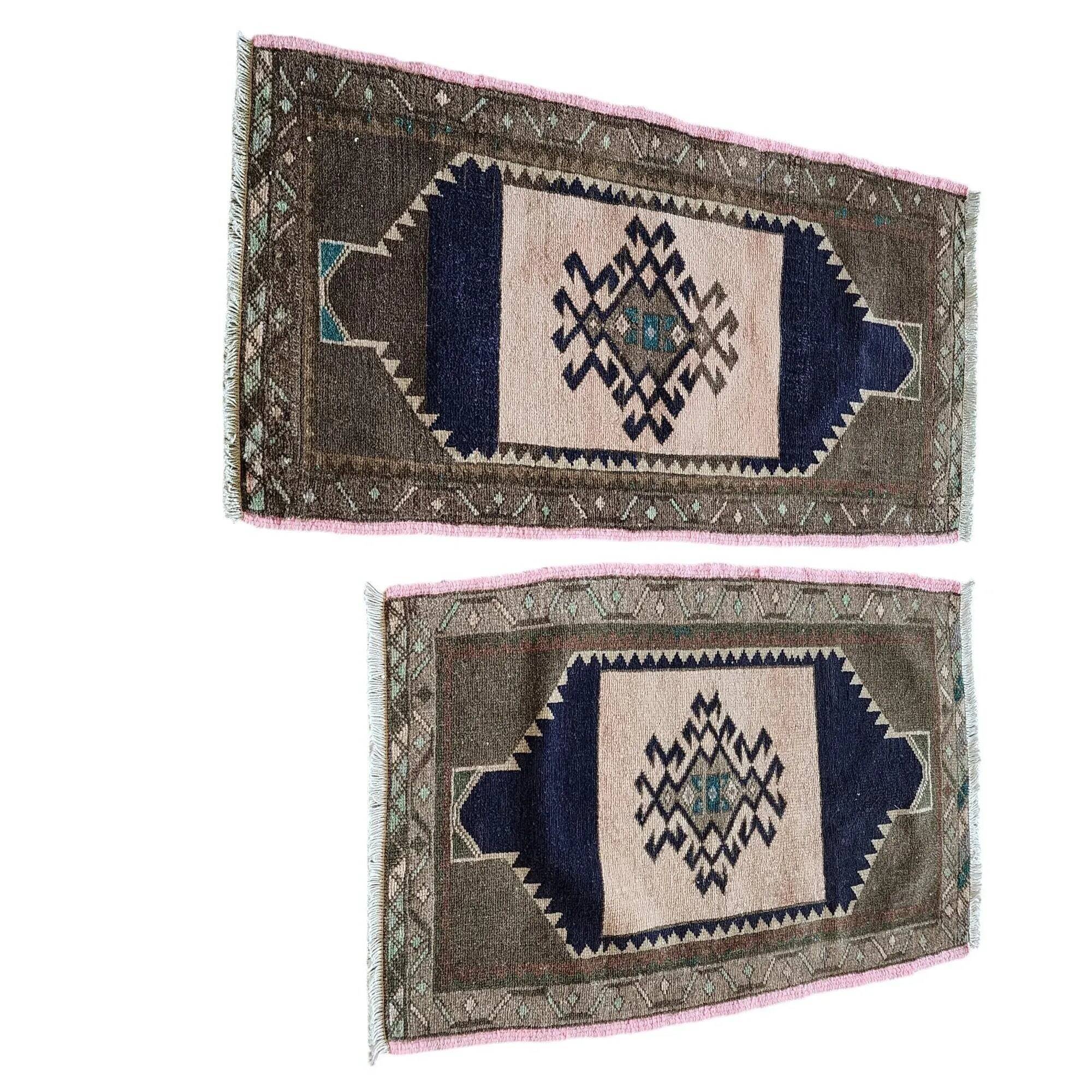 Vintage Turkish hallway rug 53x1 cm