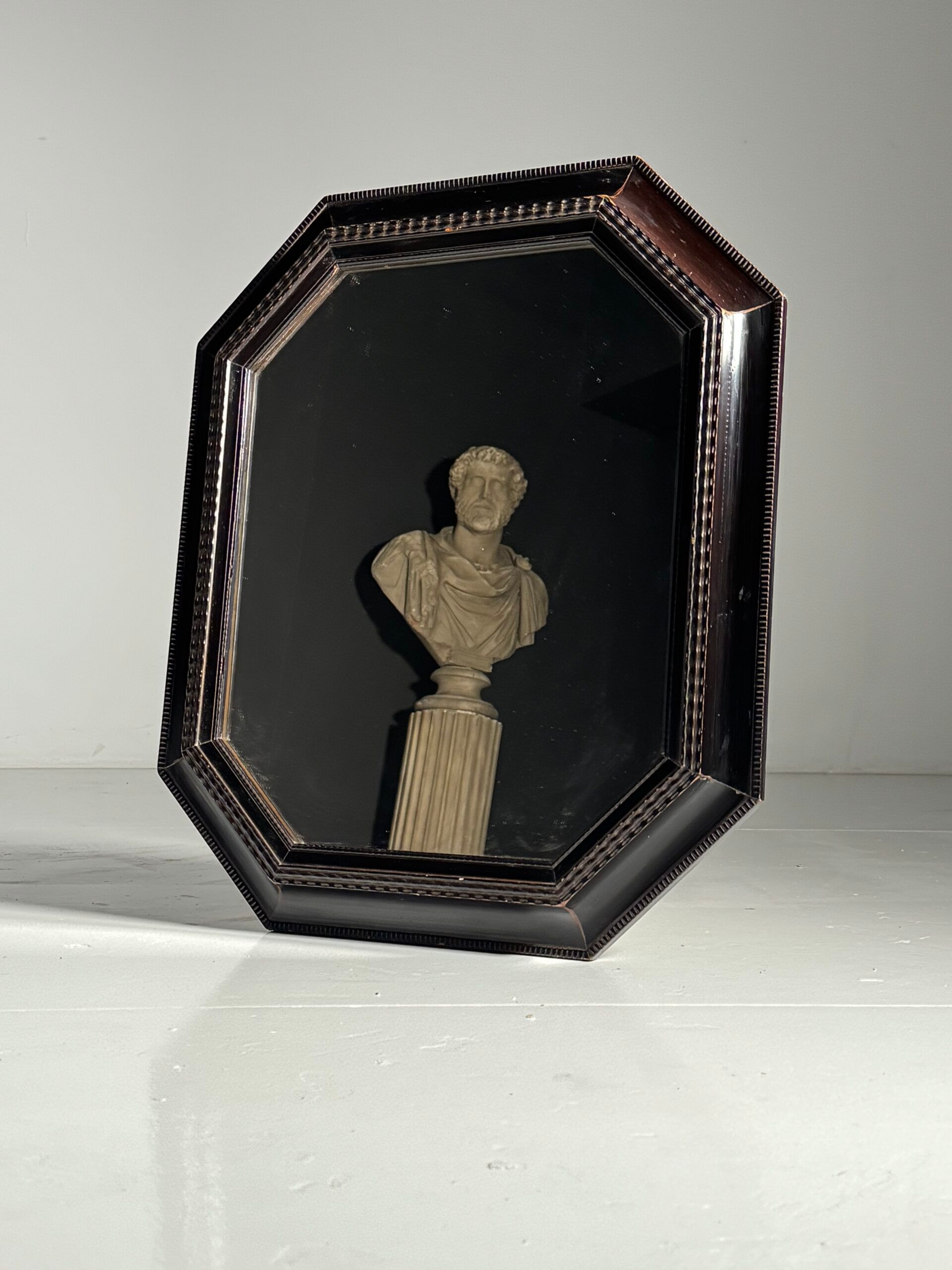 Ripple frame mirror octagonal